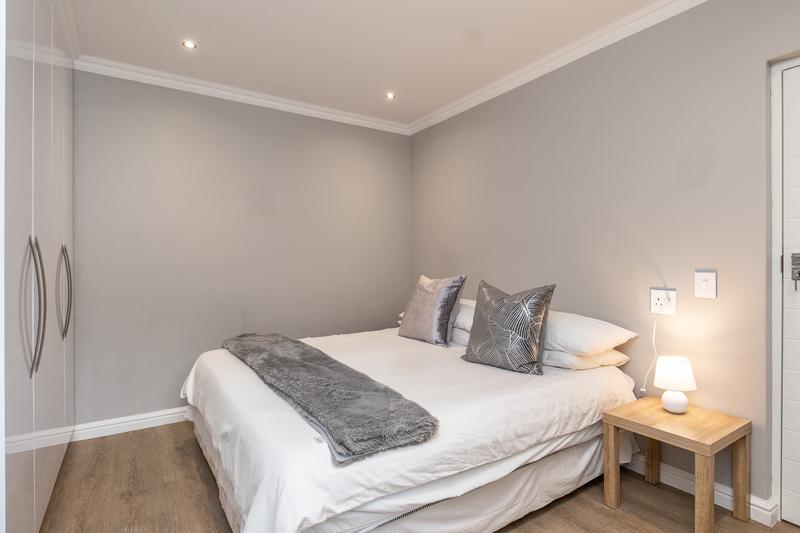 5 Bedroom Property for Sale in Constantia Western Cape